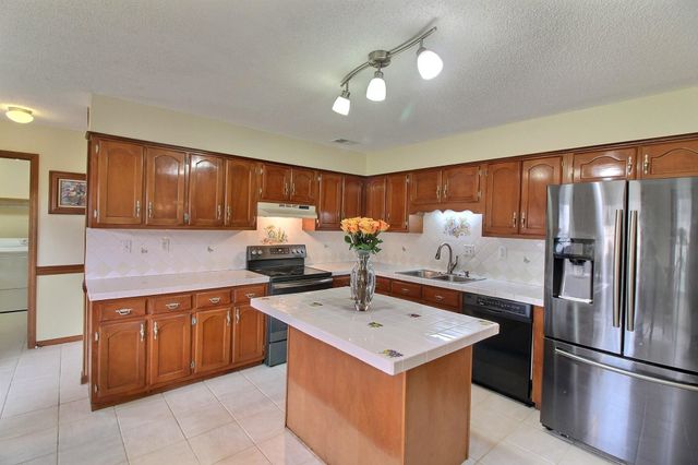 647 WINLAWN DR, Collierville, TN 38017