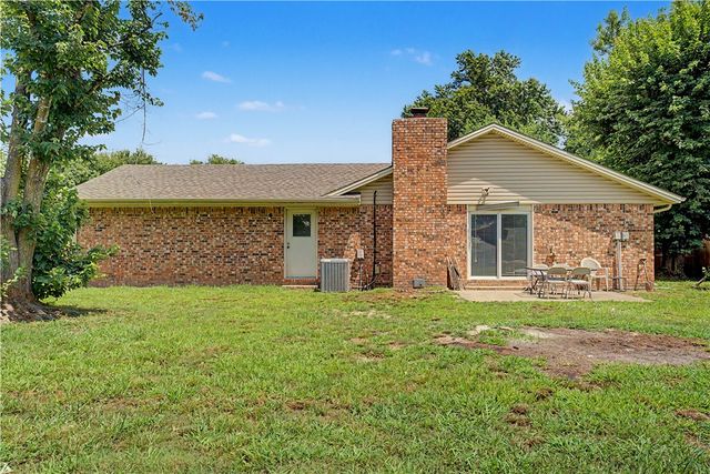 301 Wright Avenue, Springdale, AR 72764