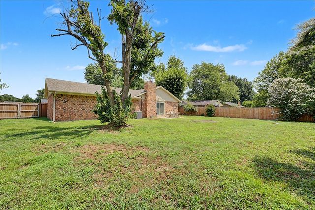 301 Wright Avenue, Springdale, AR 72764