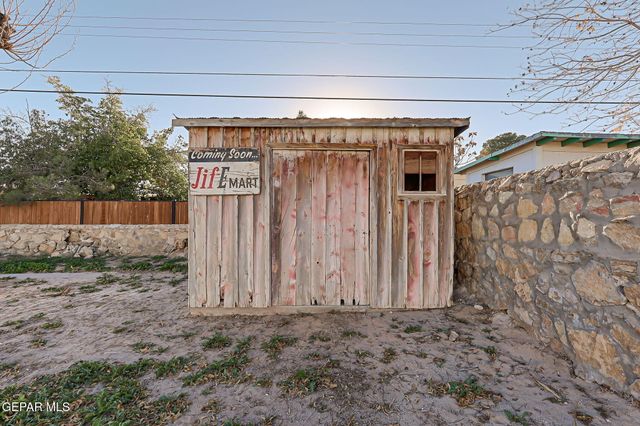 8332 Courtland Drive, El Paso, TX 79907