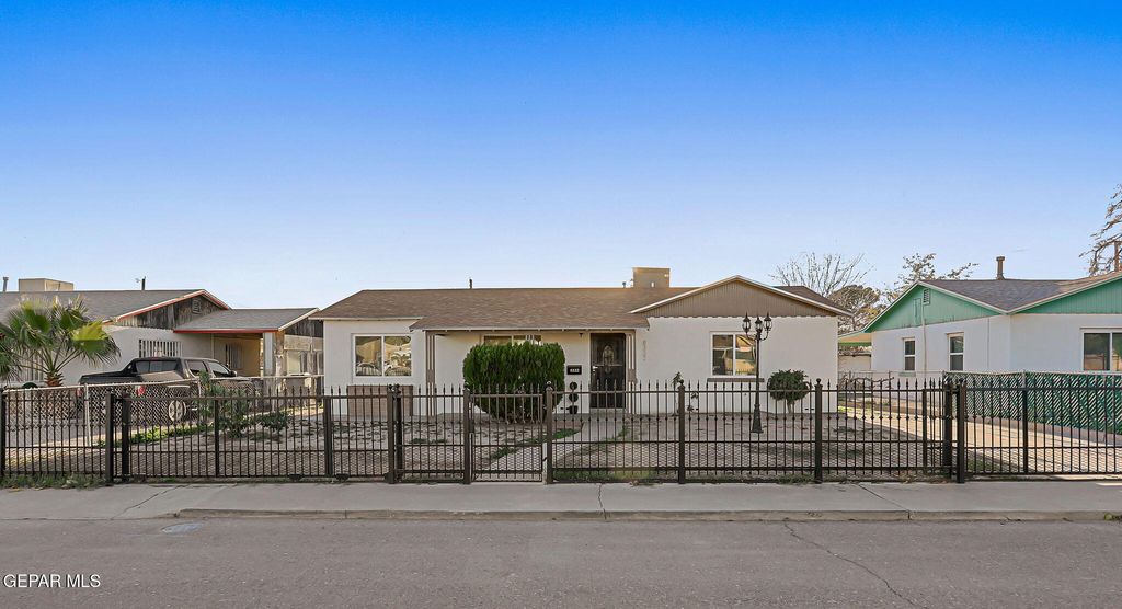 8332 Courtland Drive, El Paso, TX 79907