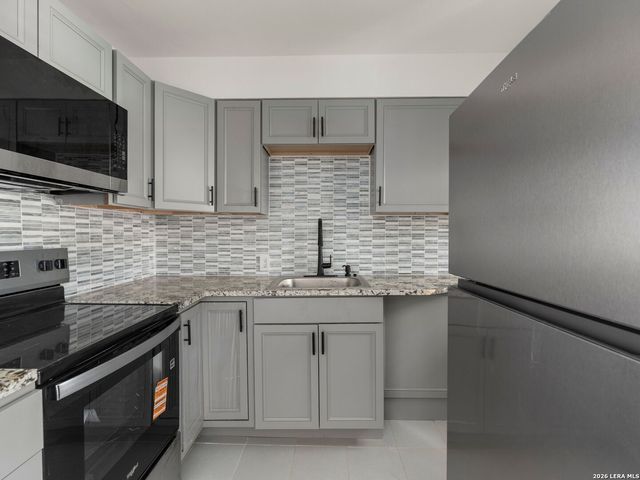 204 E Rosewood Ave Apt 1, San Antonio, TX 78212