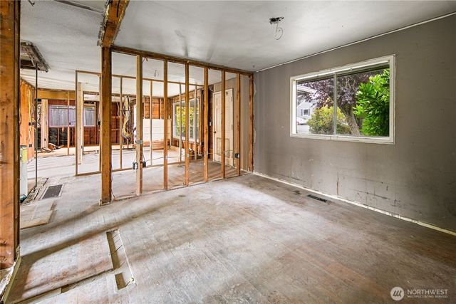 7709 29th Street W, University Place, WA 98466