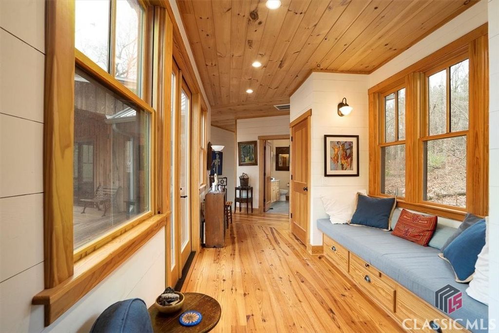 Image 10 of property listing at 1257 Seymour Road, Bowman, GA 30624