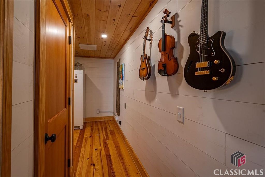 Image 25 of property listing at 1257 Seymour Road, Bowman, GA 30624