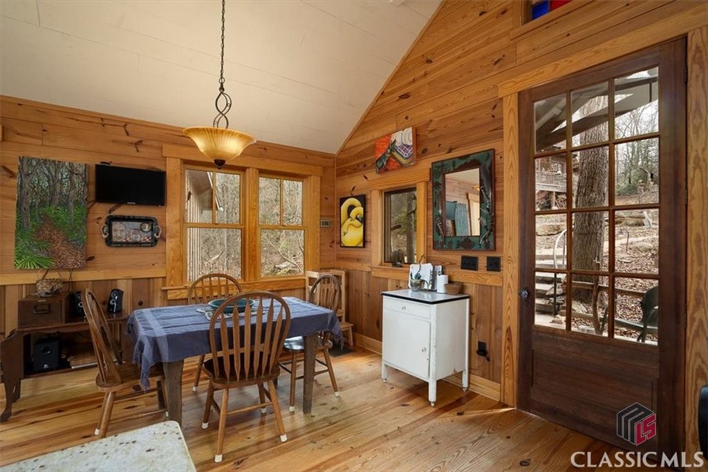 Image 9 of property listing at 1257 Seymour Road, Bowman, GA 30624