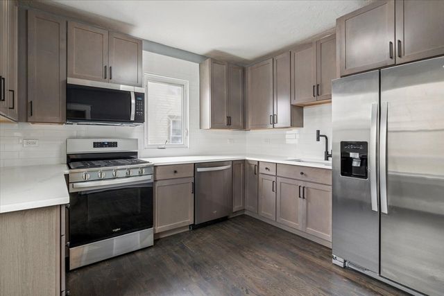 446 S Jackson Street, Waukegan, IL 60085