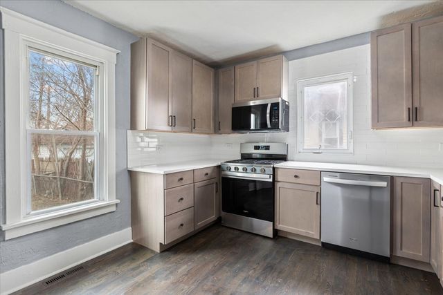 446 S Jackson Street, Waukegan, IL 60085