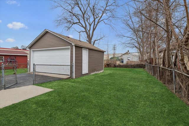 446 S Jackson Street, Waukegan, IL 60085