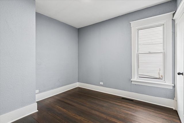 446 S Jackson Street, Waukegan, IL 60085