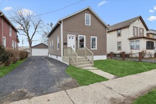 446 S Jackson Street, Waukegan, IL 60085