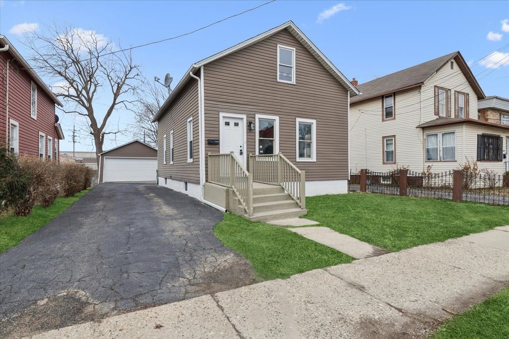 446 S Jackson Street, Waukegan, IL 60085