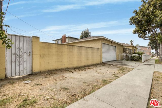 1300 S California Avenue, Compton, CA 90221