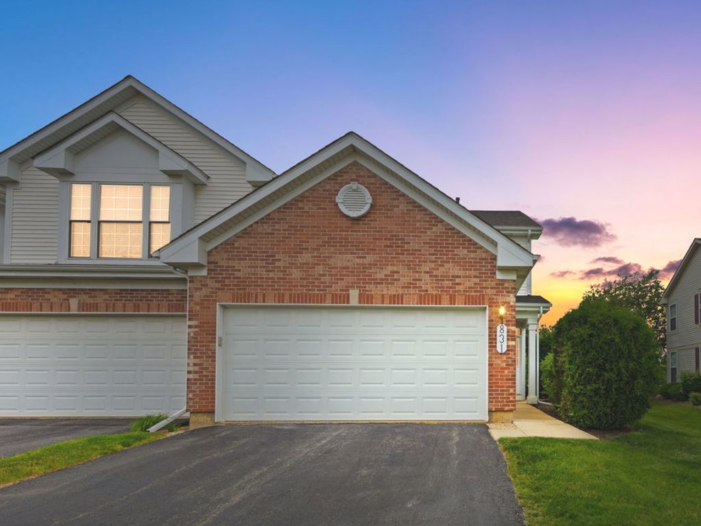 Image 1 of property listing at 831 Stuarts Drive 831, St. Charles, IL 60174