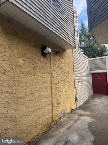 1081 S CLINTON AVE, Trenton, NJ 08611