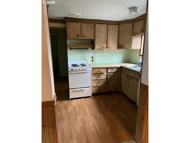 2204 Se 84TH Ave, Portland, OR 97216