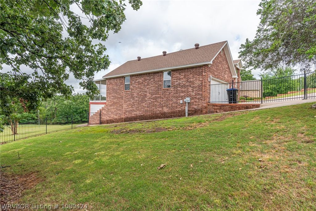 3829 Tpc Drive, Alma, AR 72921