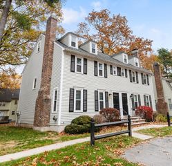 730 Wellman Ave 730, Chelmsford, MA 01863