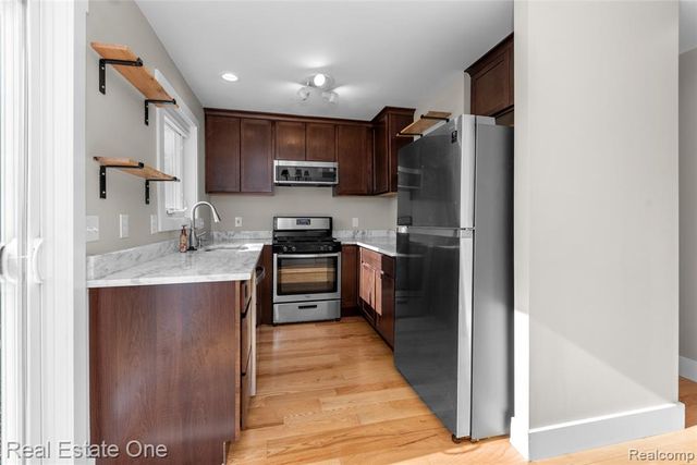 22174 Brookfield Drive, South Lyon, MI 48178