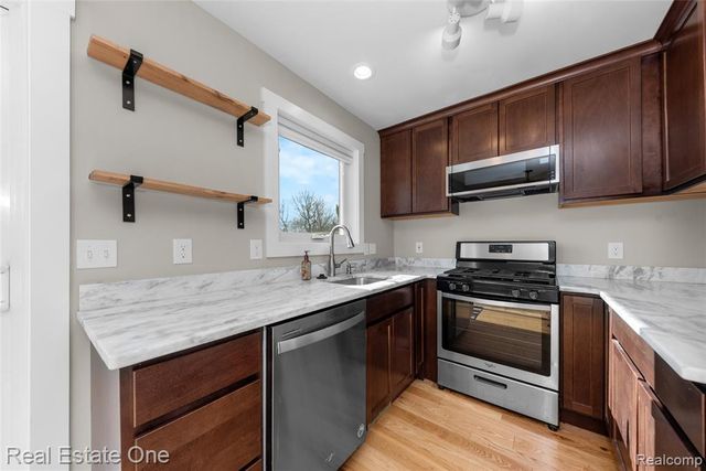 22174 Brookfield Drive, South Lyon, MI 48178