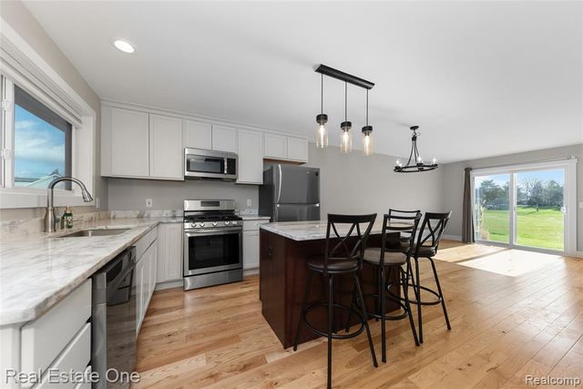 22174 Brookfield Drive, South Lyon, MI 48178