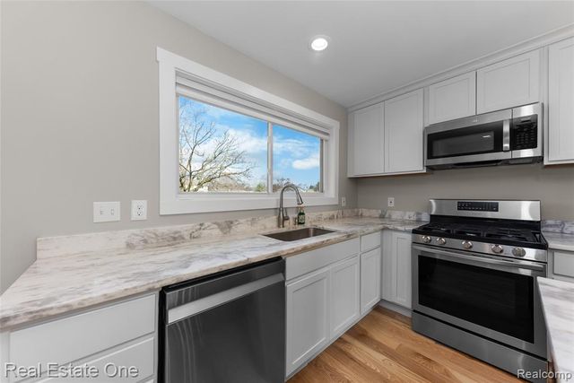 22174 Brookfield Drive, South Lyon, MI 48178