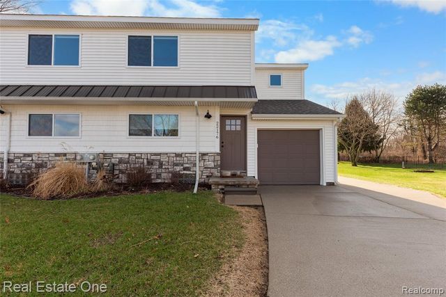 22174 Brookfield Drive, South Lyon, MI 48178