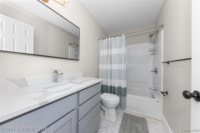 22174 Brookfield Drive, South Lyon, MI 48178