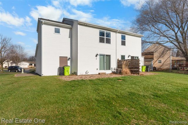 22174 Brookfield Drive, South Lyon, MI 48178
