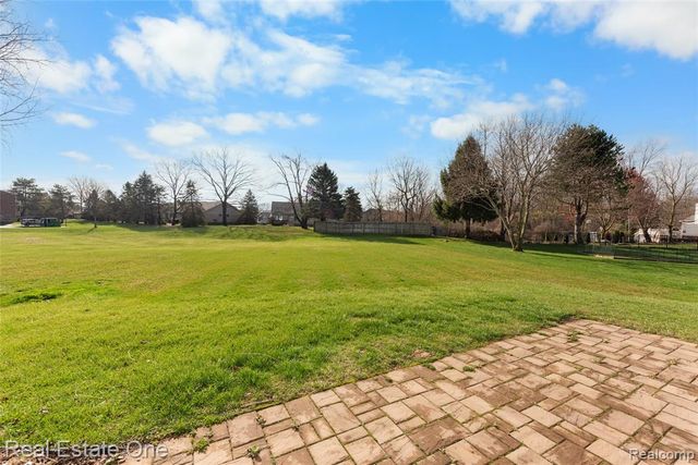22174 Brookfield Drive, South Lyon, MI 48178