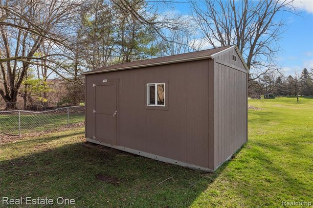 22174 Brookfield Drive, South Lyon, MI 48178