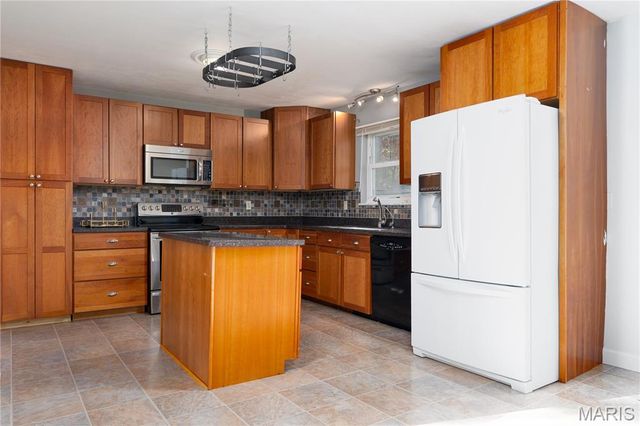 406 Cypress Creek Road, Collinsville, IL 62234