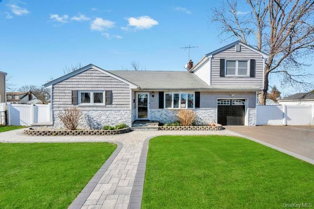 221 Cedar Court, Copiague, NY 11726