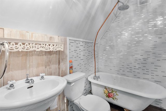 118 Topspin CIR, Spicewood, TX 78669