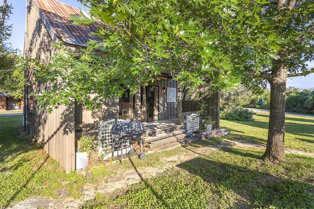 118 Topspin CIR, Spicewood, TX 78669