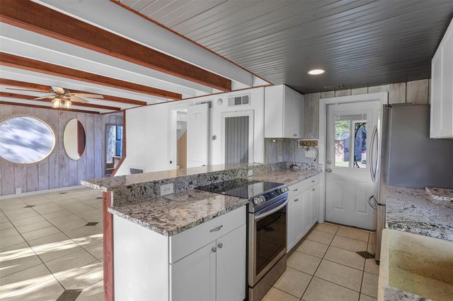 118 Topspin CIR, Spicewood, TX 78669