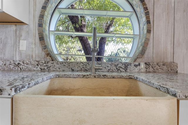 118 Topspin CIR, Spicewood, TX 78669