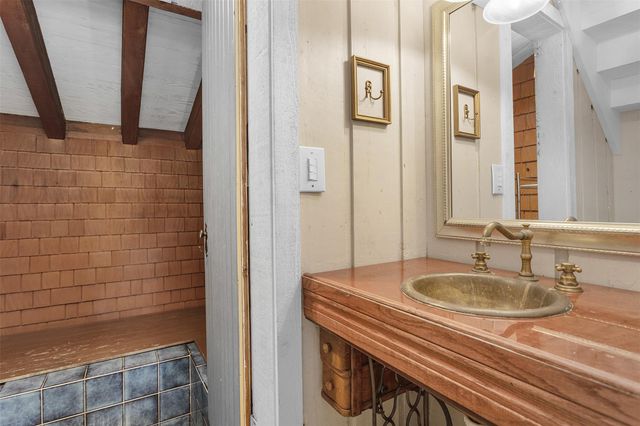 118 Topspin CIR, Spicewood, TX 78669