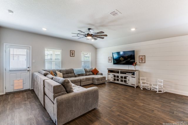 816 Indigo Way, Seguin, TX 78155