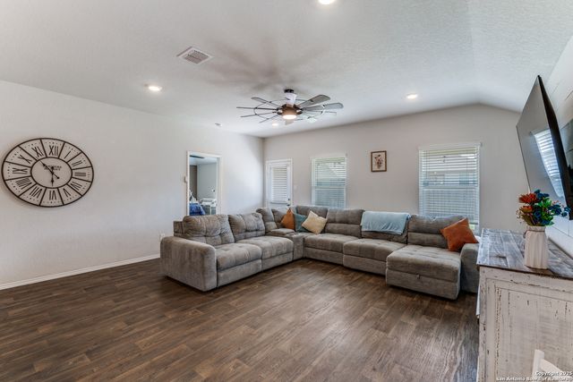 816 Indigo Way, Seguin, TX 78155