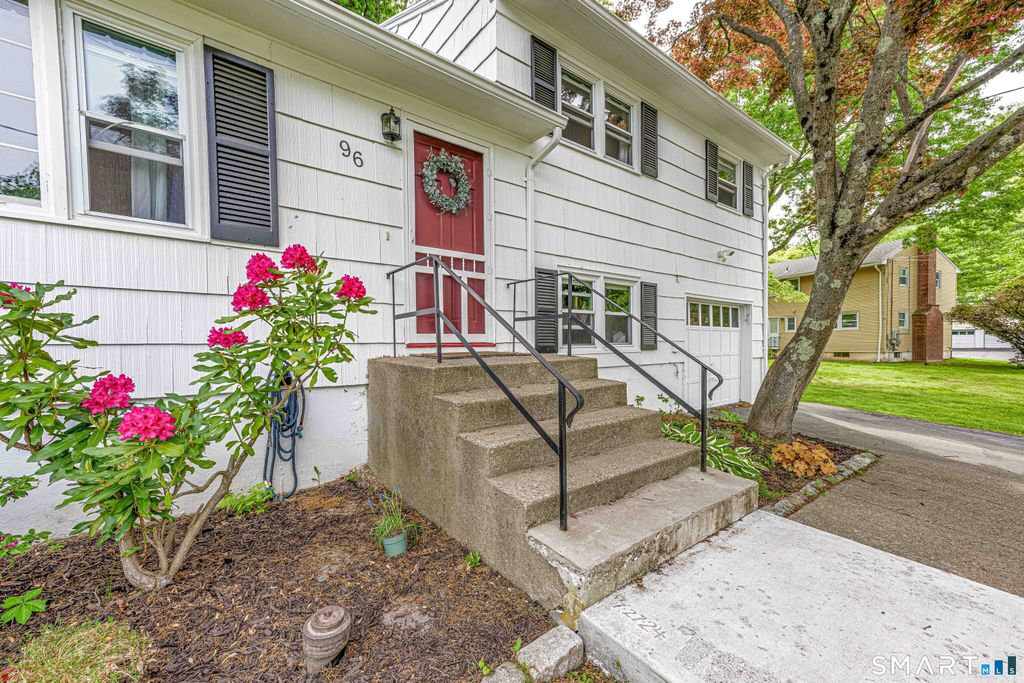 96 Lent Road, Hamden, CT 06517