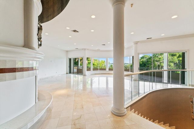 49 W High Point Road, Sewalls Point, FL 34996