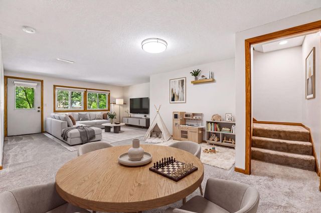 6990 Redwing Lane, Chanhassen, MN 55317