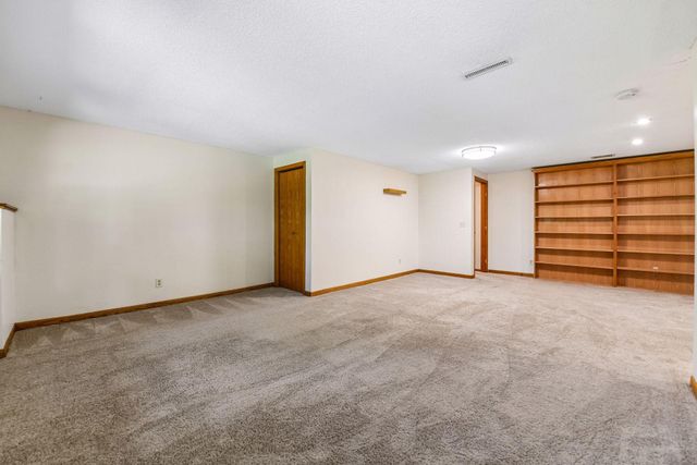 6990 Redwing Lane, Chanhassen, MN 55317
