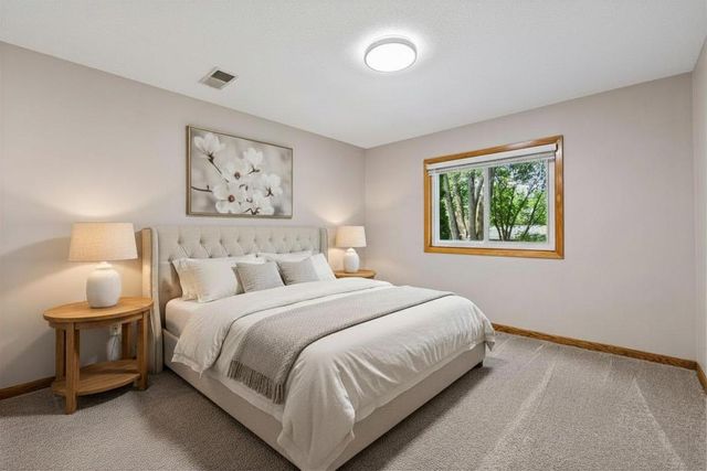 6990 Redwing Lane, Chanhassen, MN 55317