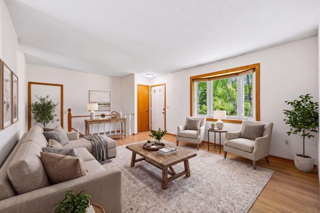 6990 Redwing Lane, Chanhassen, MN 55317