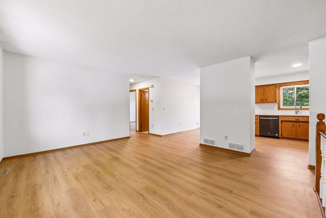 6990 Redwing Lane, Chanhassen, MN 55317