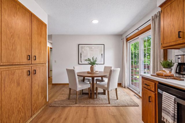 6990 Redwing Lane, Chanhassen, MN 55317