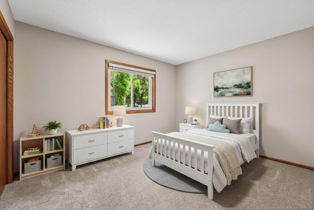 6990 Redwing Lane, Chanhassen, MN 55317