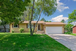 6990 Redwing Lane, Chanhassen, MN 55317